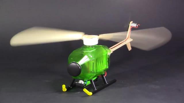 直升飞机怎么做，废物利用做飞机简单（让宝宝动手能力和好奇心兼得）