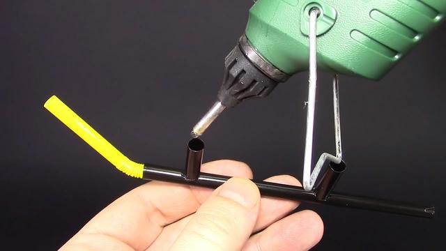 直升飞机怎么做，废物利用做飞机简单（让宝宝动手能力和好奇心兼得）