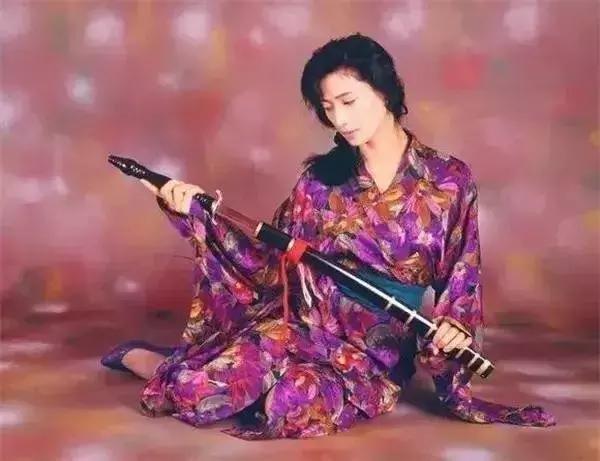 日本女星拍的港片，盘点经典港片中的日籍女星