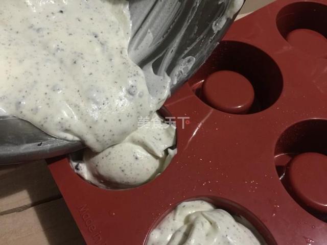 家庭自制冰淇淋，自己在家怎么做但又好吃的冰淇淋（家庭自制万能冰激凌公式）