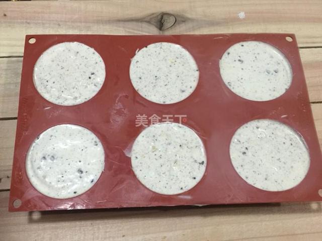 家庭自制冰淇淋，自己在家怎么做但又好吃的冰淇淋（家庭自制万能冰激凌公式）