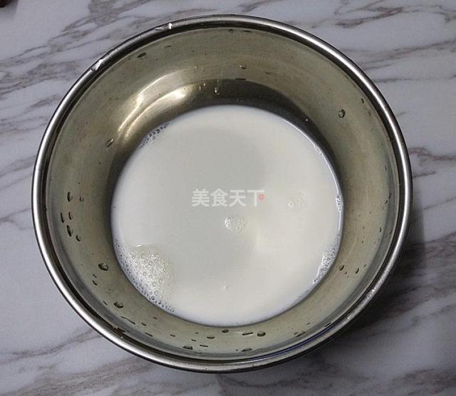 家庭自制冰淇淋，自己在家怎么做但又好吃的冰淇淋（家庭自制万能冰激凌公式）