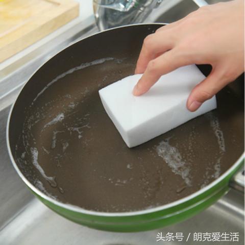 锅子烧黑了清洁妙招，锅子烧焦发黑只需1招