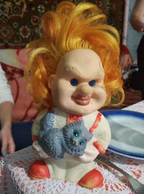 世界十大可怕洋娃娃，7岁女孩晒出绿皮诡异娃娃