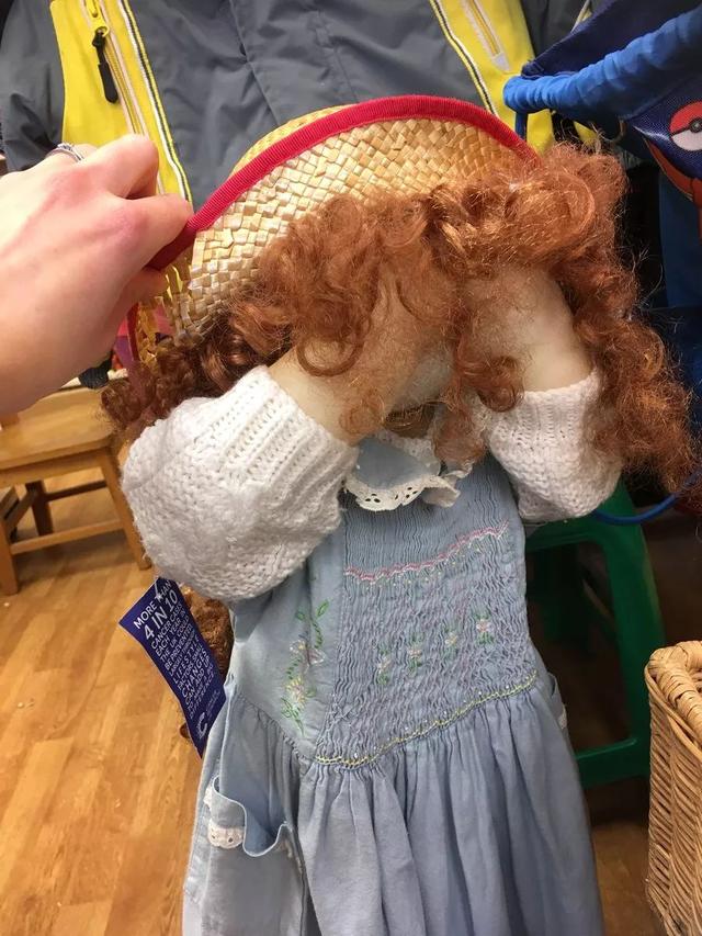 世界十大可怕洋娃娃，7岁女孩晒出绿皮诡异娃娃