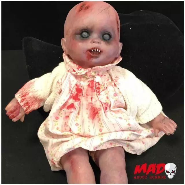 世界十大可怕洋娃娃，7岁女孩晒出绿皮诡异娃娃