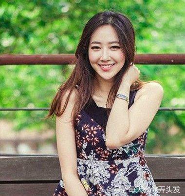 女生中长发最新发型，10款女生中长发散发发型