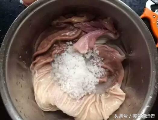 凉拌毛肚的做法，秋妹凉拌毛肚做法（毛肚经过卤制后搭配调味汁凉拌）