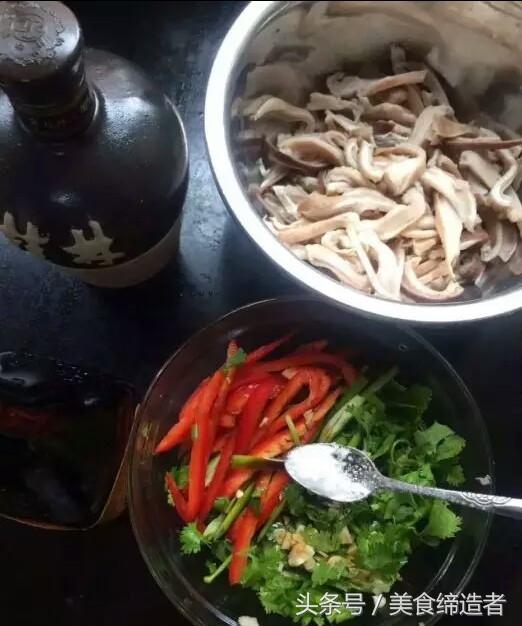 凉拌毛肚的做法，秋妹凉拌毛肚做法（毛肚经过卤制后搭配调味汁凉拌）