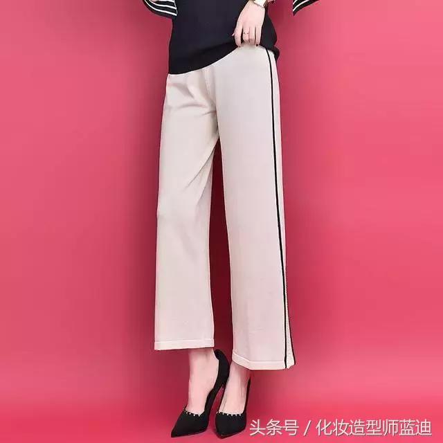 格子裤子配什么鞋，七分格子阔腿裤搭配什么鞋子（今年超火的“格子裤”）