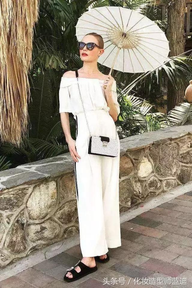 格子裤子配什么鞋，七分格子阔腿裤搭配什么鞋子（今年超火的“格子裤”）