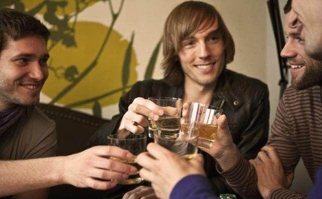 男人45到55岁是生死坎，45岁中年男人身体有这3个信号