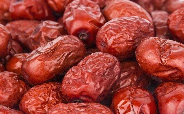 男人45到55岁是生死坎，45岁中年男人身体有这3个信号