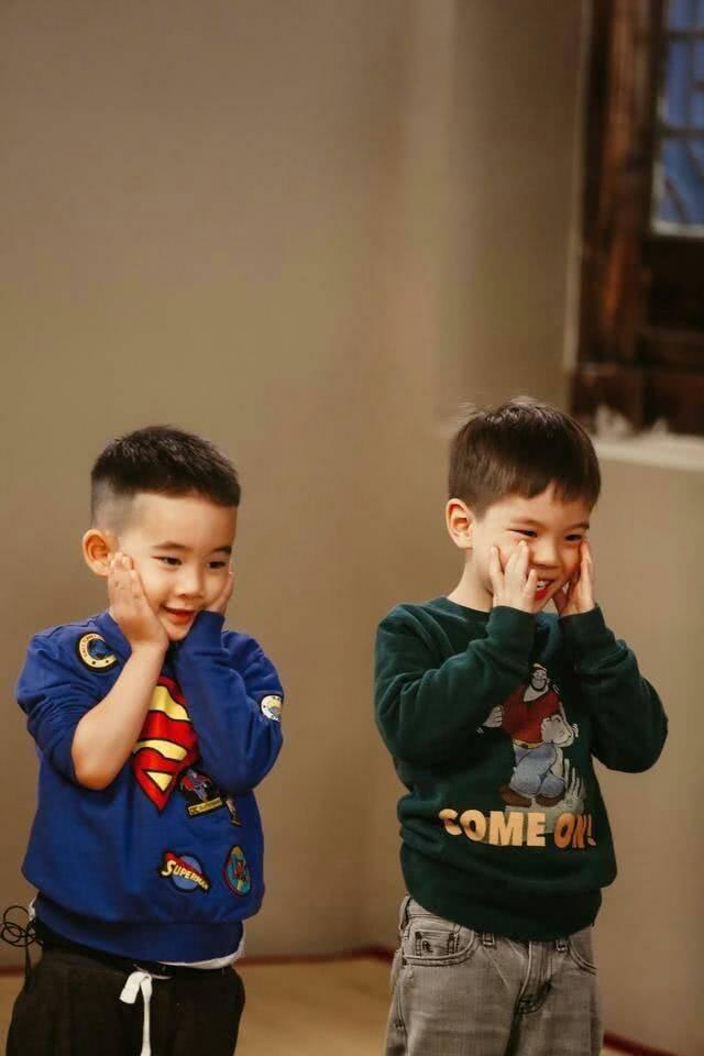 应采儿爸爸晒Jasper儿时照，应采儿jasper爸爸去哪儿