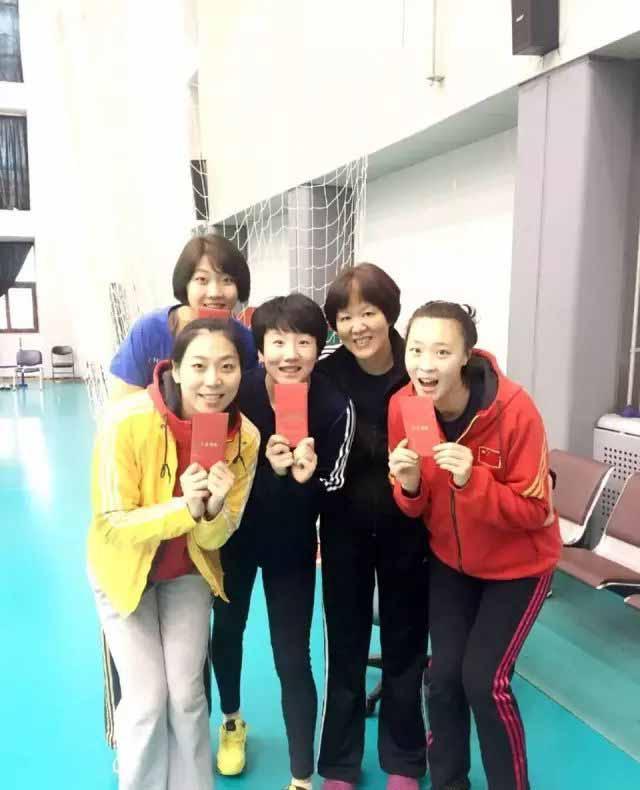郎平为什么到美国执教，郎平为什么会担任美国女排的教练（为何当年郎平不执教中国女排）