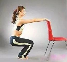 单腿蹲习惯了怎么调整双腿蹲，深蹲动作之王——单腿深蹲