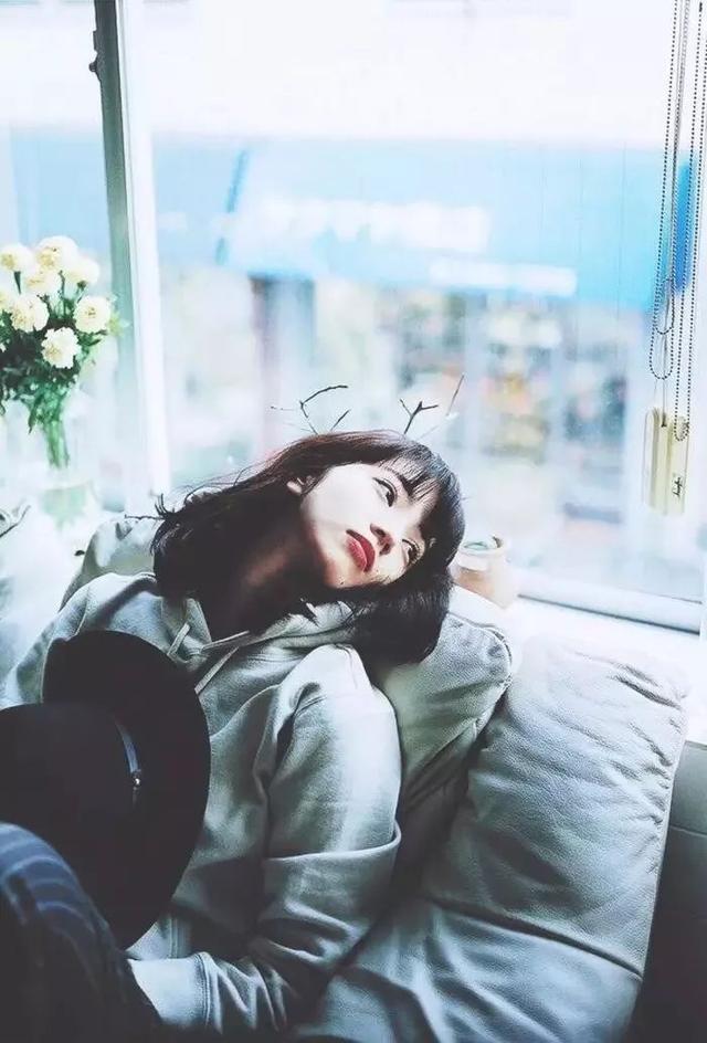 晚安情感句子180514：当年一见钟情，至今余毒未清