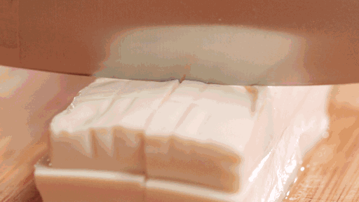 皮蛋豆腐凉拌的做法，凉拌皮蛋鸡蛋豆腐正确做法（麻辣爽口适合夏季吃的美食）