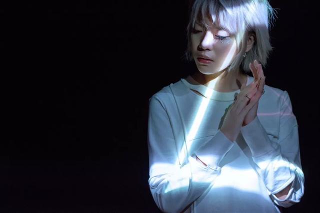 新版泡沫之夏插曲，郭美美郑兴琦献声泡沫之夏OST