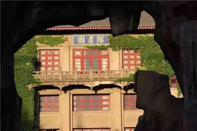 西安工业大学图书馆，最美高校图书馆排名