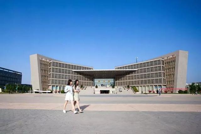 西安工业大学图书馆，最美高校图书馆排名