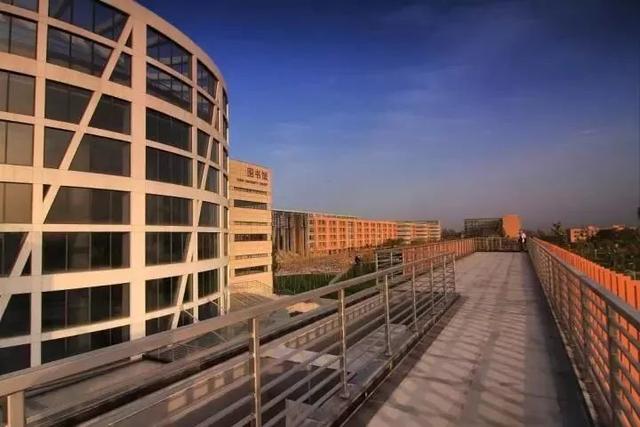 西安工业大学图书馆，最美高校图书馆排名