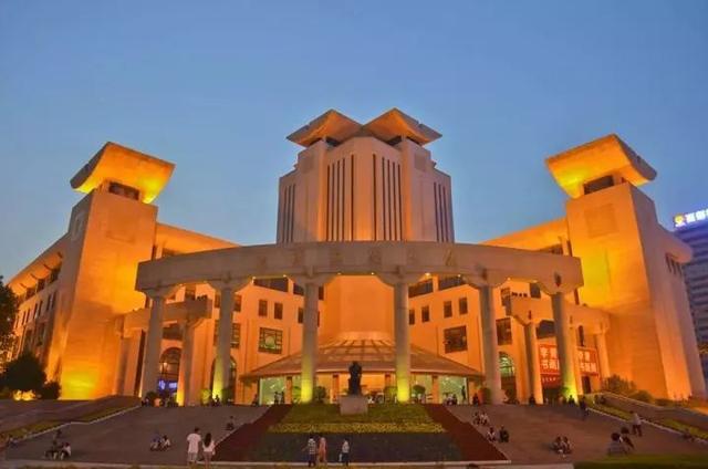 西安工业大学图书馆，最美高校图书馆排名