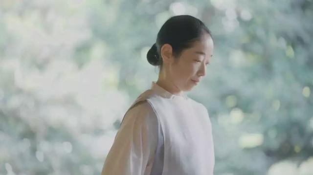 25年前的观音菩萨，她在佛前献花整整10年