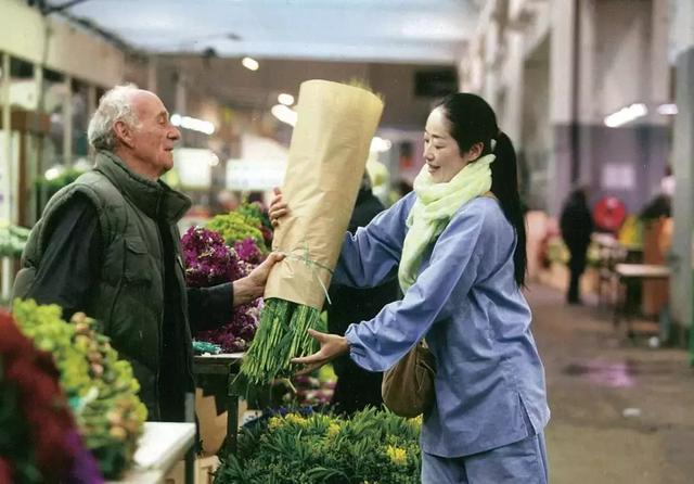 25年前的观音菩萨，她在佛前献花整整10年