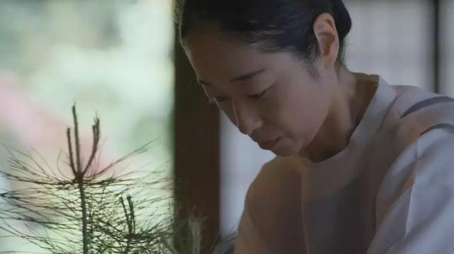 25年前的观音菩萨，她在佛前献花整整10年