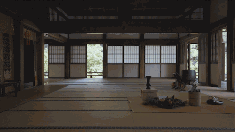 25年前的观音菩萨，她在佛前献花整整10年