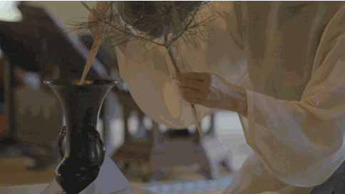 25年前的观音菩萨，她在佛前献花整整10年