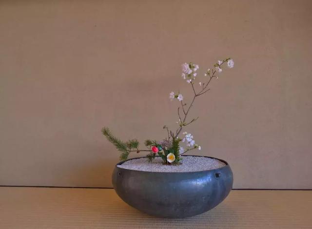 25年前的观音菩萨，她在佛前献花整整10年