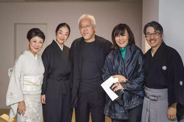 25年前的观音菩萨，她在佛前献花整整10年