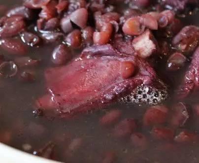 教你做营养又美味的排骨汤，非常适合家里老人小孩