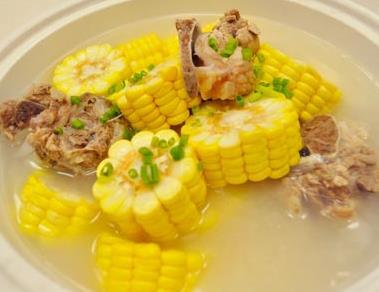 教你做营养又美味的排骨汤，非常适合家里老人小孩