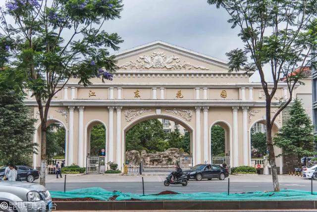 实拍昆明夜生活，昆明被各种娱乐场所包围的早餐店