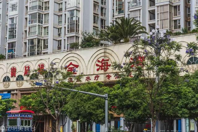 实拍昆明夜生活，昆明被各种娱乐场所包围的早餐店