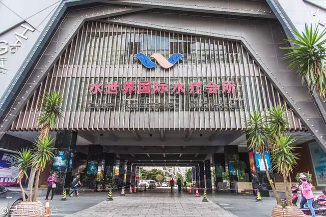 实拍昆明夜生活，昆明被各种娱乐场所包围的早餐店