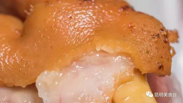 实拍昆明夜生活，昆明被各种娱乐场所包围的早餐店