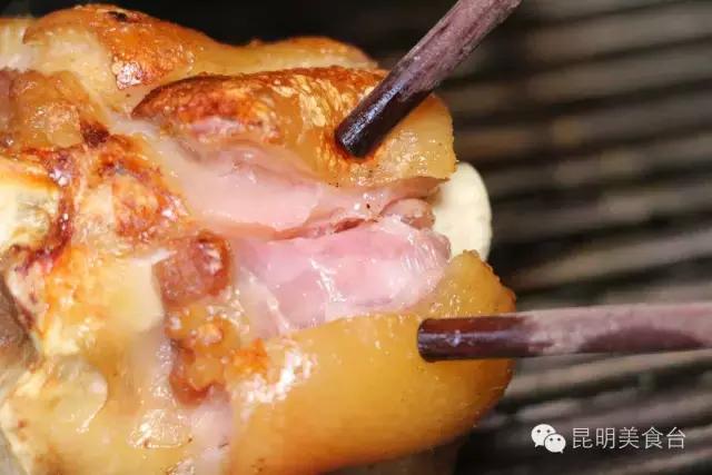 实拍昆明夜生活，昆明被各种娱乐场所包围的早餐店