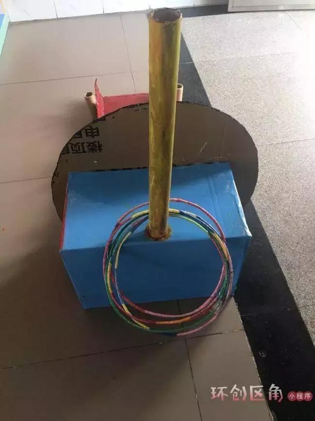 自制简易小玩具，简单小玩具制作教程（小朋友新玩具差点变身诸葛连弩的自动弹珠机）