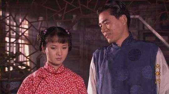师小红演员父母做什么的，他们年龄相差11岁