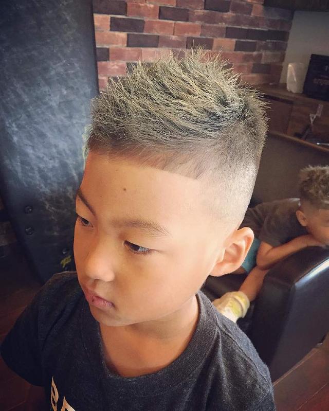 六一儿童节发型最新，六一儿童节小朋友什么发型（39岁蒋欣六一节扎哪吒头卖萌）