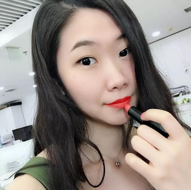 最流行的桃红色口红，涂了这支口红