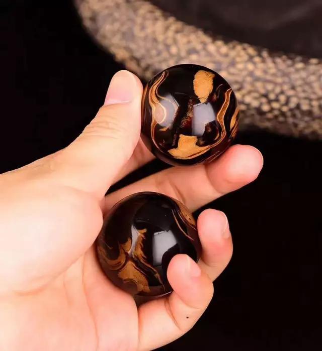 比金丝楠木还价值不菲的海中神木究竟为什么如此火爆，石楠木为什么贵