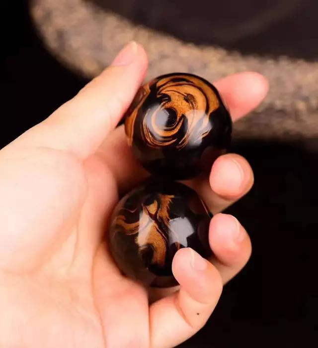 比金丝楠木还价值不菲的海中神木究竟为什么如此火爆，石楠木为什么贵