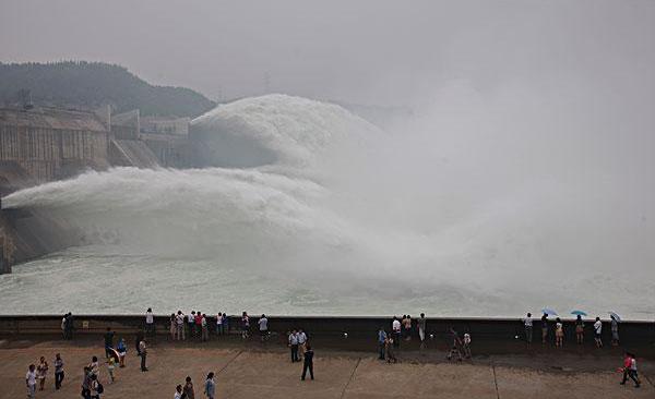 小浪底水利工程简介，小浪底“大浪淘沙”