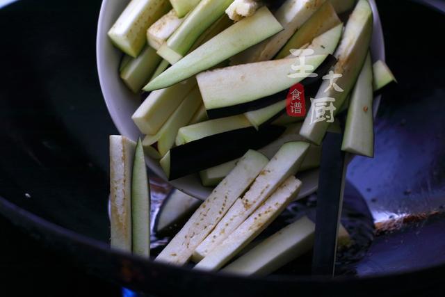 茄子豆角的家常做法，茄子炒豆角 家常做法大全（教你豆角茄子超下饭做法）