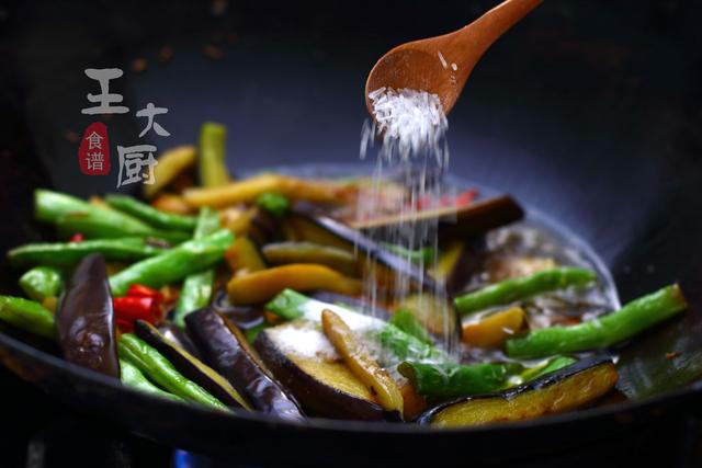 茄子豆角的家常做法，茄子炒豆角 家常做法大全（教你豆角茄子超下饭做法）